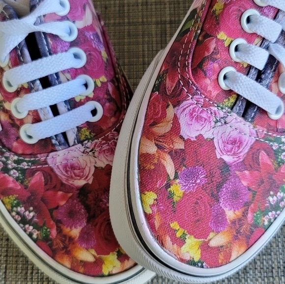 New Red/Purple Floral Rose VANS Shoes Size 8 - Picture 5 of 7